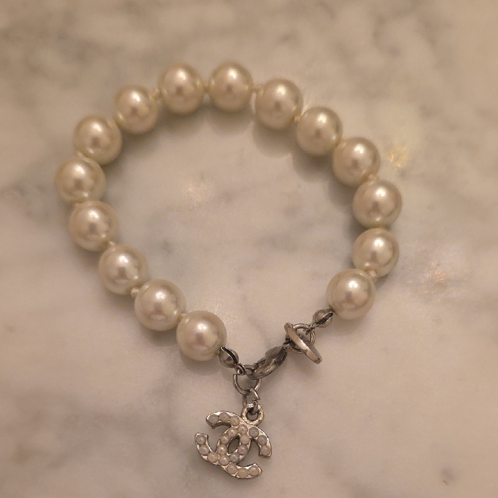 CHANEL Pearl Bead Bracelet with CC Charm - Cream and Silver